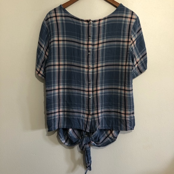 Dex plaid top with the cutest details! - Picture 2 of 4